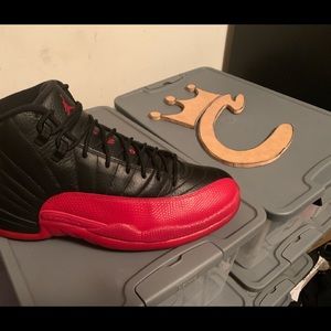 Air Jordan retro 12 (Flu game)